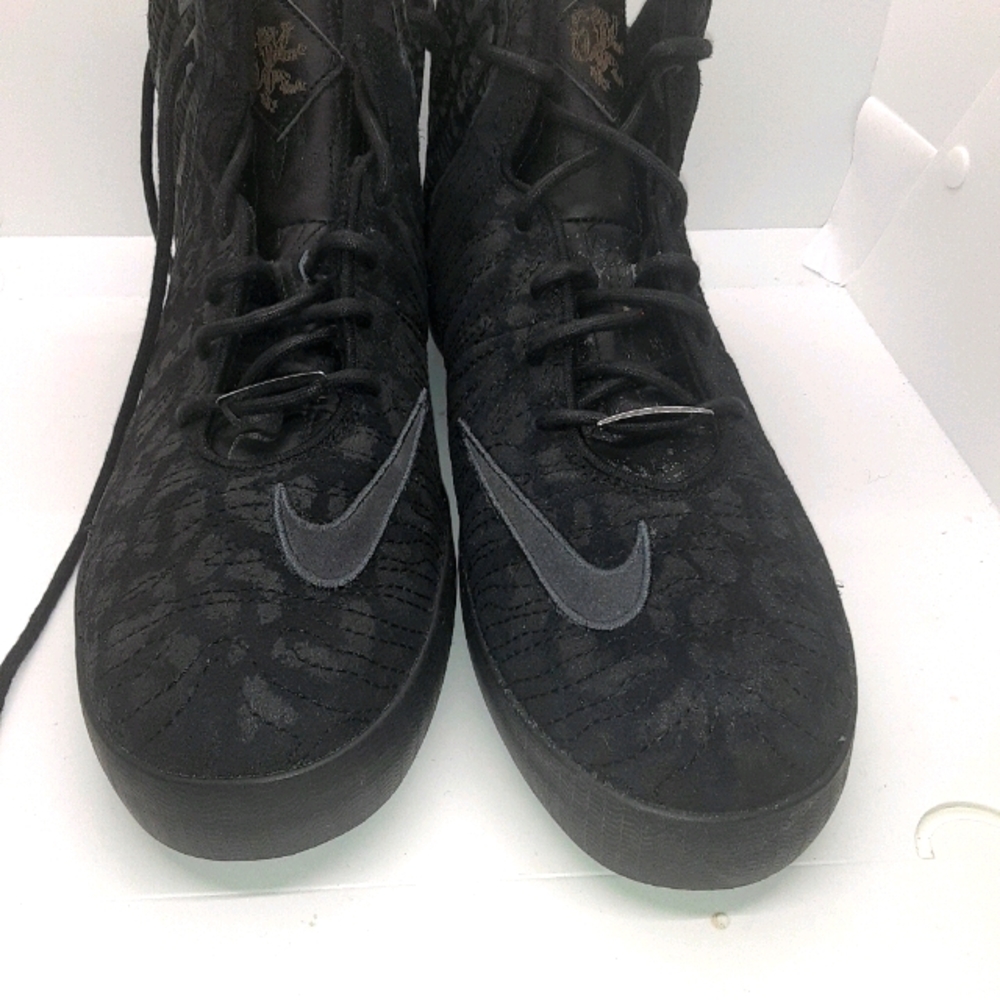 Lebron shoes 11 NSW Lifestyle black